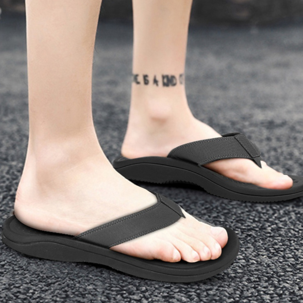 slippers_black_img2.png