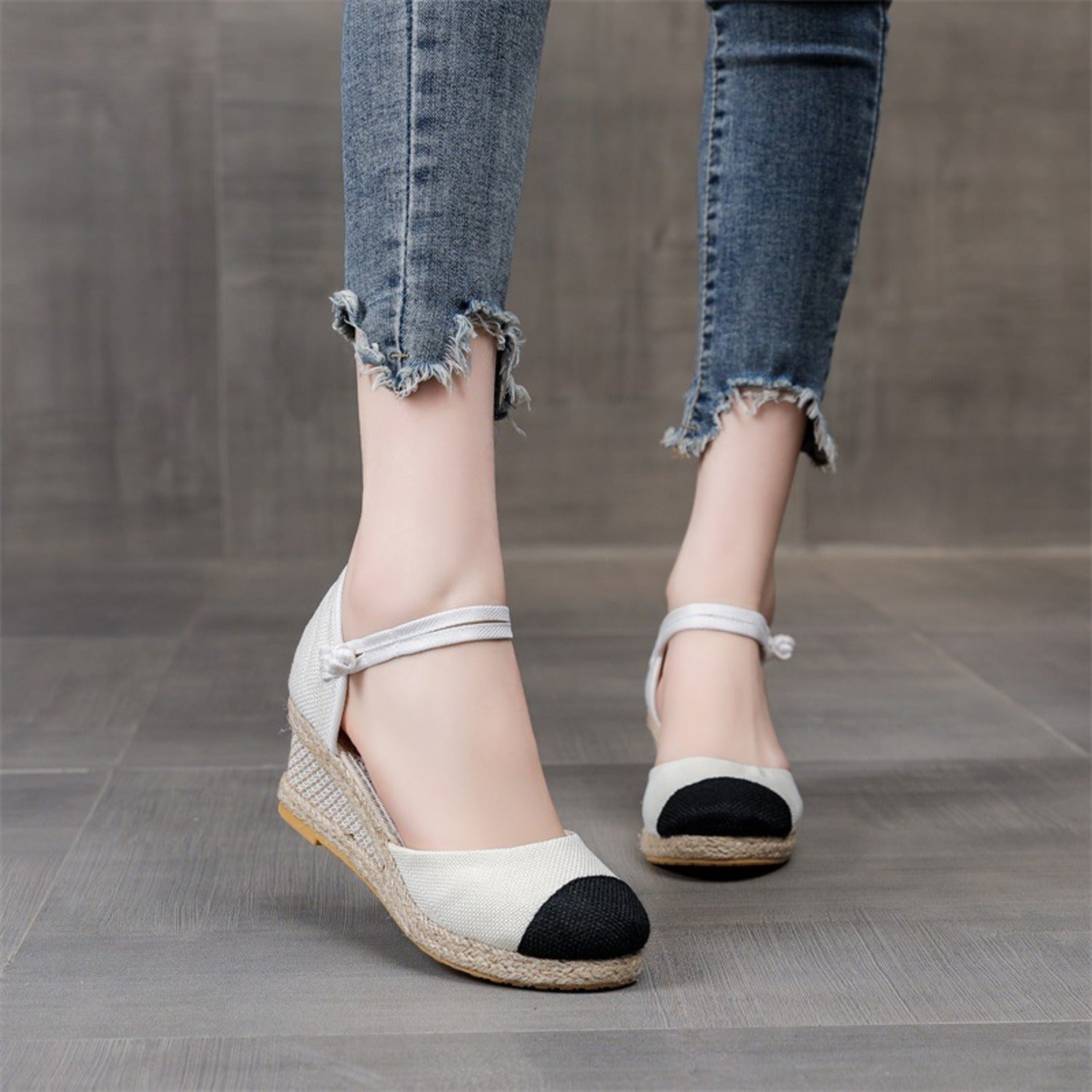 Sophie | Espadrilles met enkelbandje en contrasterende teenkapjes in de kleur Wit voor dames in Beach stijl ideaal voor de zomer.