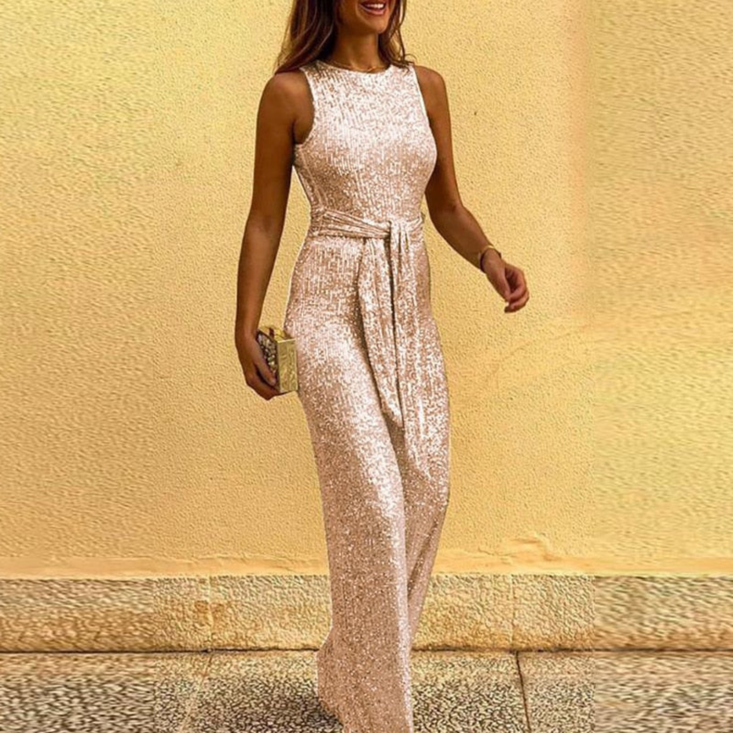Sophie | Feestelijke dames jumpsuit met glitters in de kleur Lichtroze voor dames in Party stijl ideaal voor de herfst.