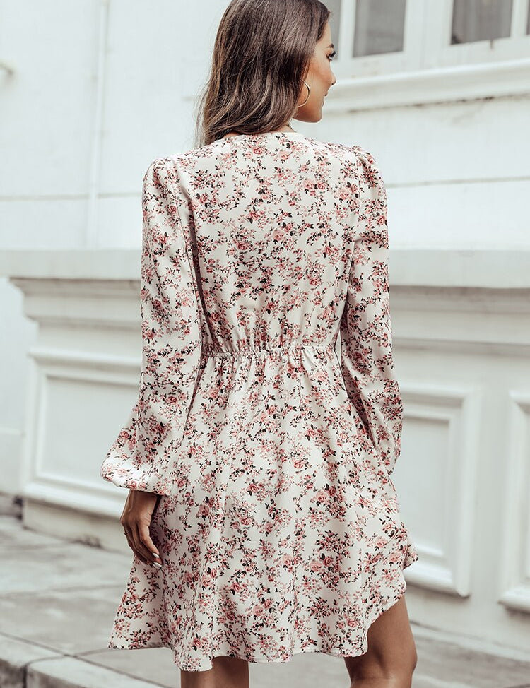 Sophie | Mini jurk met bloemenprint in de kleur Zwart voor dames in Party stijl ideaal voor de lente.