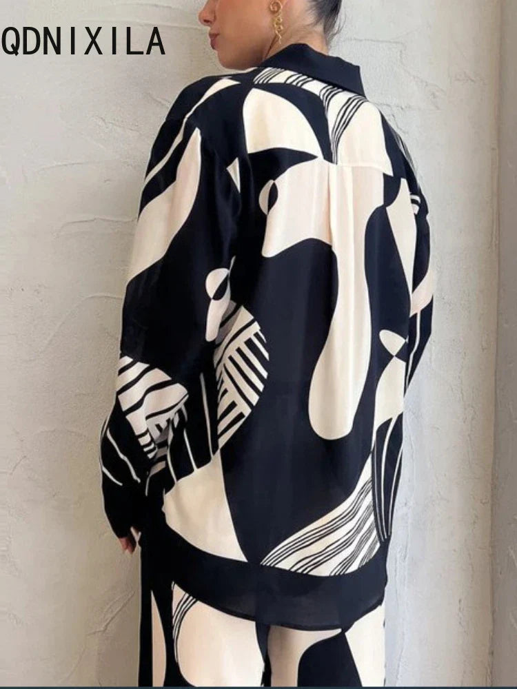 Sophie | Tweedelige set in zwart en wit in de kleur Zwart voor dames in stijl ideaal voor de zomer.