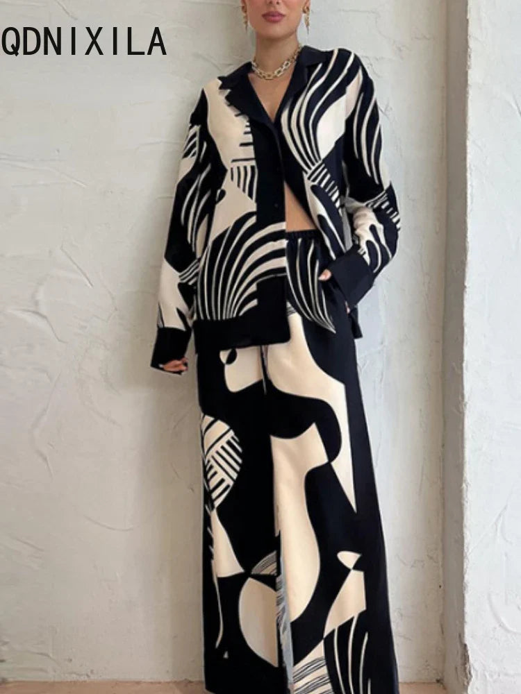Sophie | Tweedelige set in zwart en wit in de kleur Zwart voor dames in stijl ideaal voor de zomer.