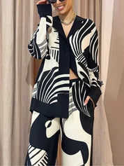 Sophie | Tweedelige set in zwart en wit in de kleur Zwart voor dames in stijl ideaal voor de zomer.