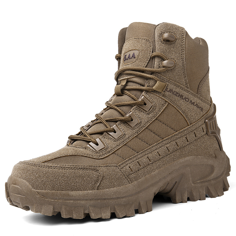 Stap vol vertrouwen de koude dagen tegemoet met deze stoere militaire winterlaarzen voor dames, genaamd Femke. Gemaakt van pluche en katoen voor ultieme warmte en comfort, met een stevige constructie, luxe voering, uitstekende grip en ondersteuning - ideaal voor stedentrips en stevige wandelingen tijdens de wintermaanden.