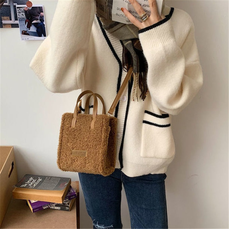 Teddy Schoudertas | Perfect voor bij je Teddy Coat in de kleur Bruin voor dames in stijl ideaal voor de winter