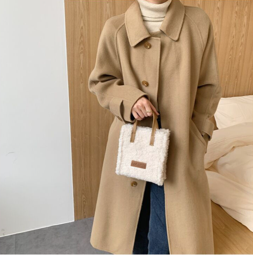 Teddy Schoudertas | Perfect voor bij je Teddy Coat in de kleur Beige voor dames in stijl ideaal voor de winter