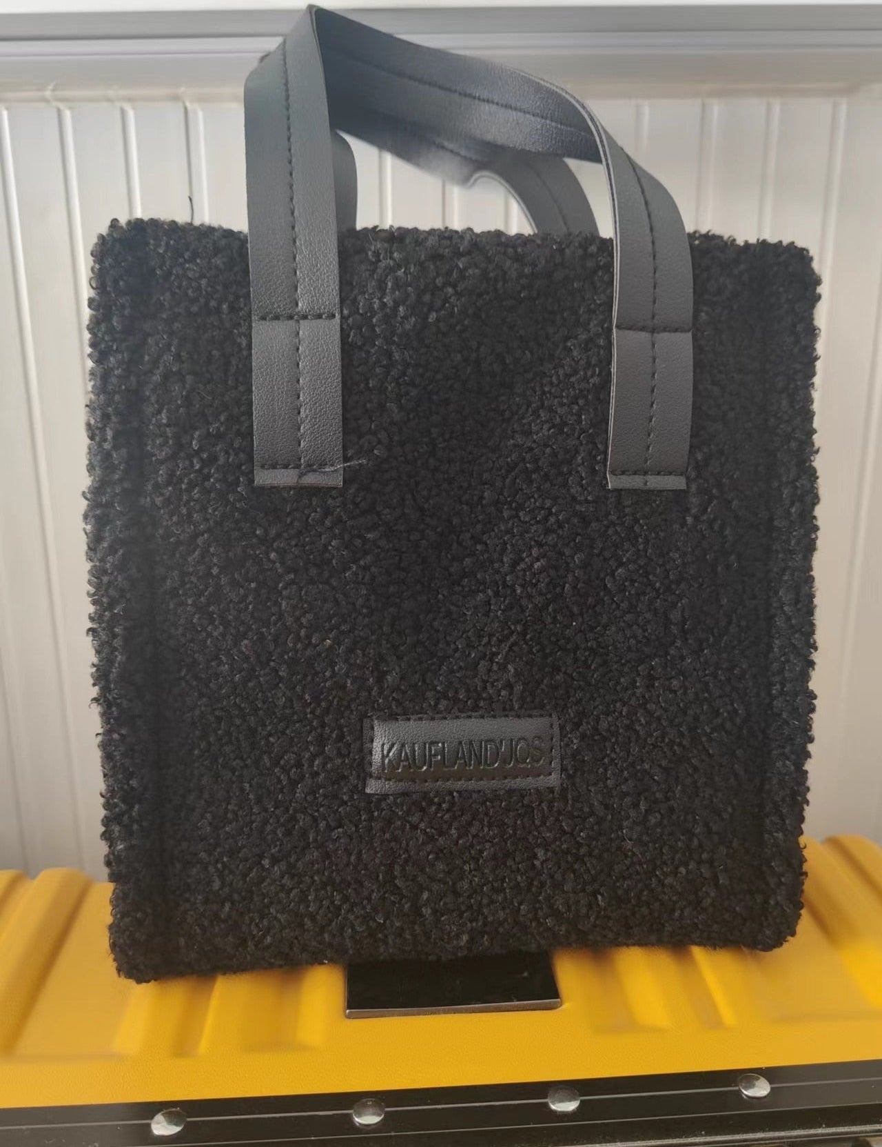 Teddy Schoudertas | Perfect voor bij je Teddy Coat in de kleur Zwart voor dames in stijl ideaal voor de winter