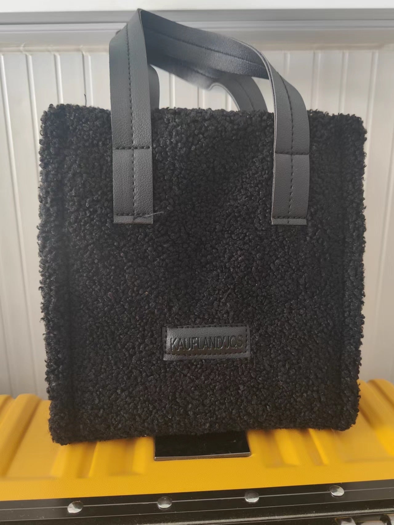 Teddy Schoudertas | Perfect voor bij je Teddy Coat in de kleur Zwart voor dames in stijl ideaal voor de winter