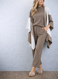 Dames two-piece set met poncho