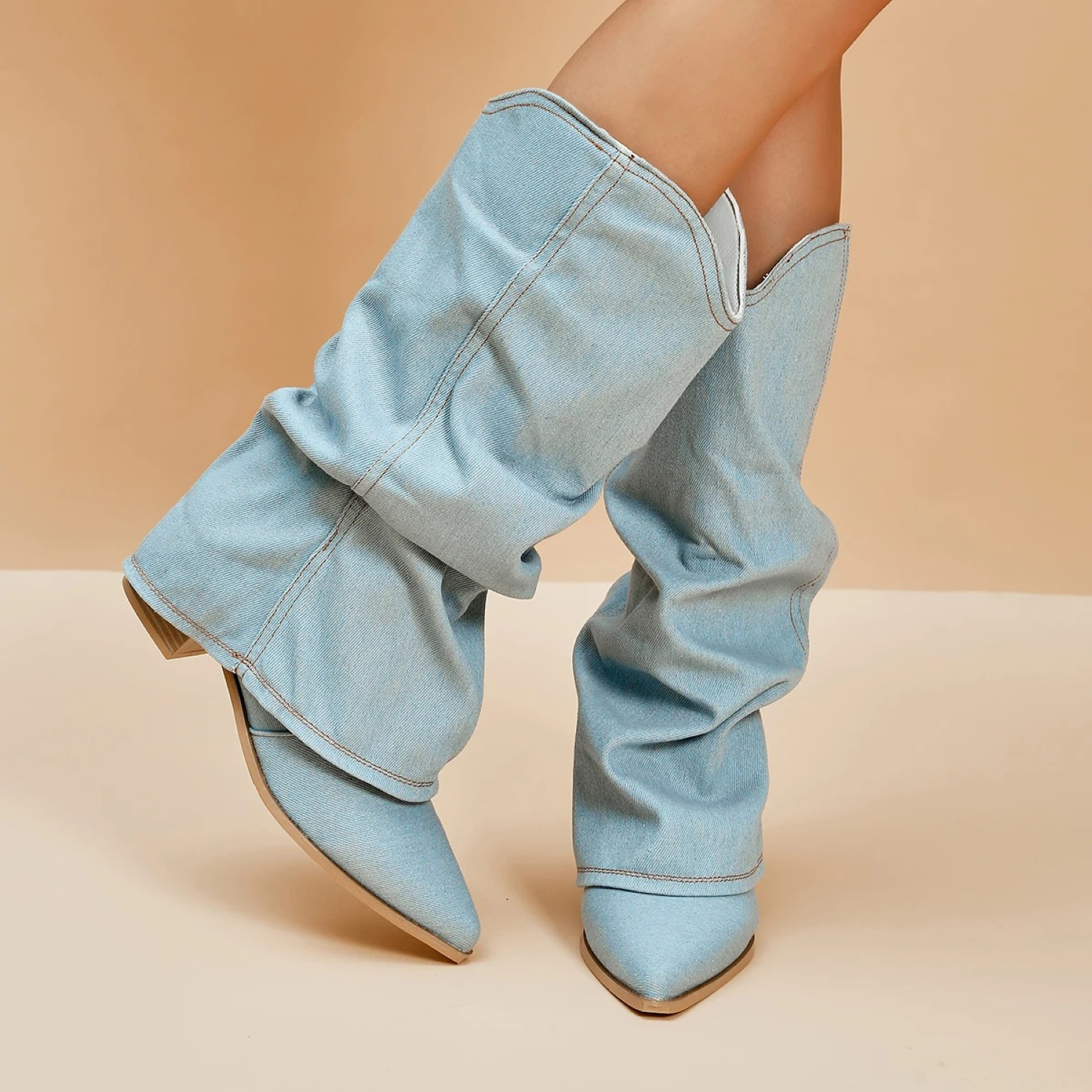 Thessa | Blauwe geplooide puntige dames cowboylaarzen in de kleur Blauw voor dames in stijl ideaal voor de herfst.