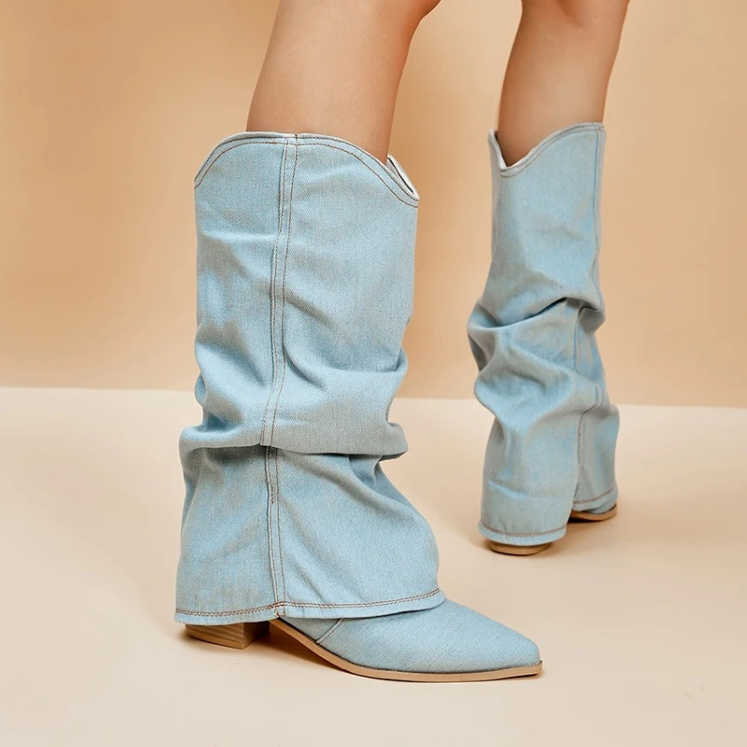 Thessa | Blauwe geplooide puntige dames cowboylaarzen in de kleur Blauw voor dames in stijl ideaal voor de herfst.