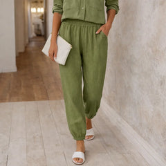 Tapered leg jogging pants