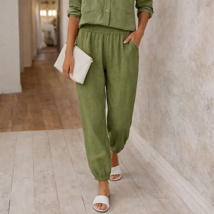 Tapered leg jogging pants
