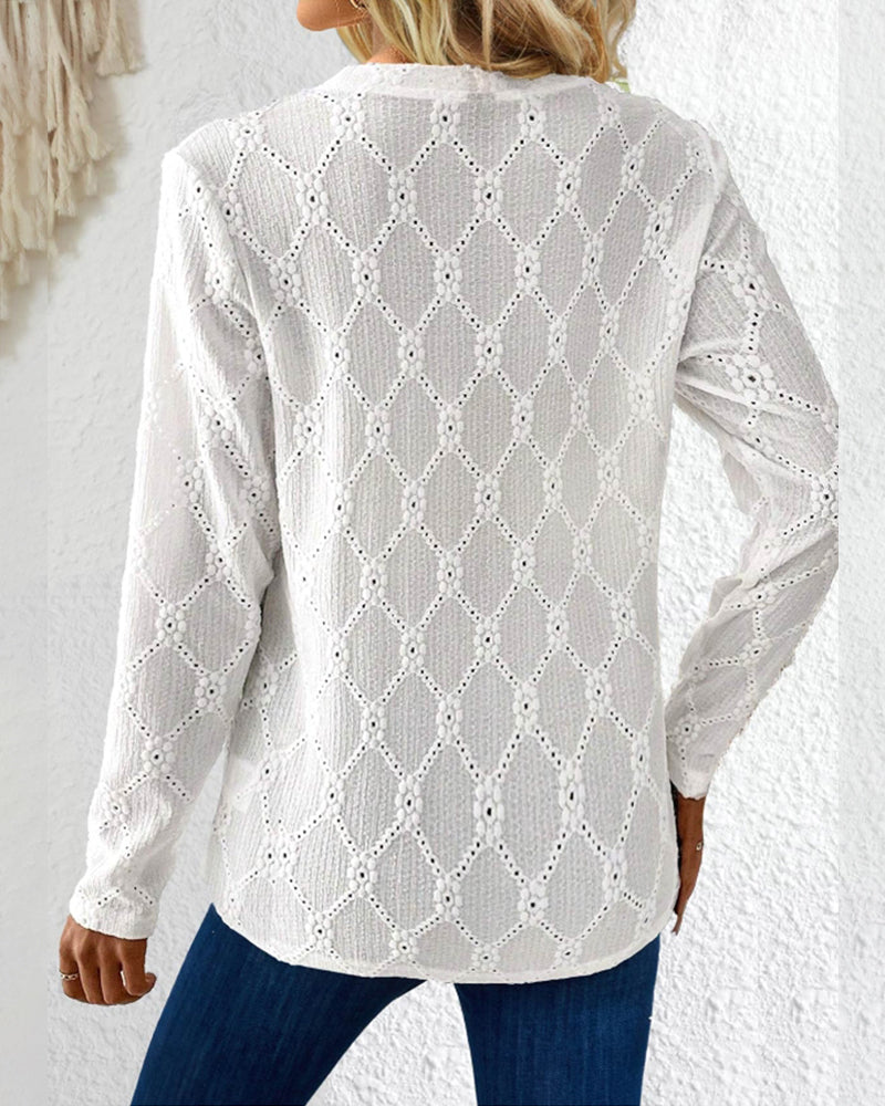 Top met lange mouwen en knoopjes boven op de borst in de kleur Wit voor dames in stijl ideaal voor de herfst.