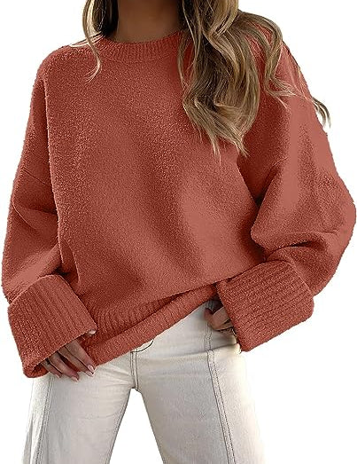 Trui met ronde hals en lange mouwen in de kleur Kastanjebruin voor dames in stijl ideaal voor de herfst.
