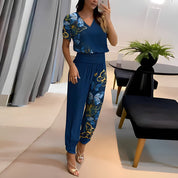 Tweedelige broek en blouse in de kleur Blauw voor dames in stijl ideaal voor de zomer.