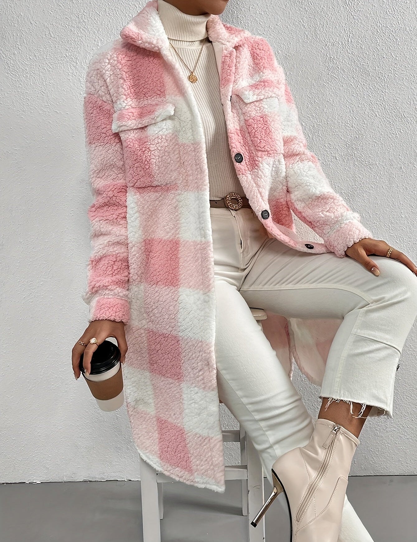 Valeria | Stijlvolle geruite teddyjas in de kleur Roze voor dames in stijl ideaal voor de herfst.