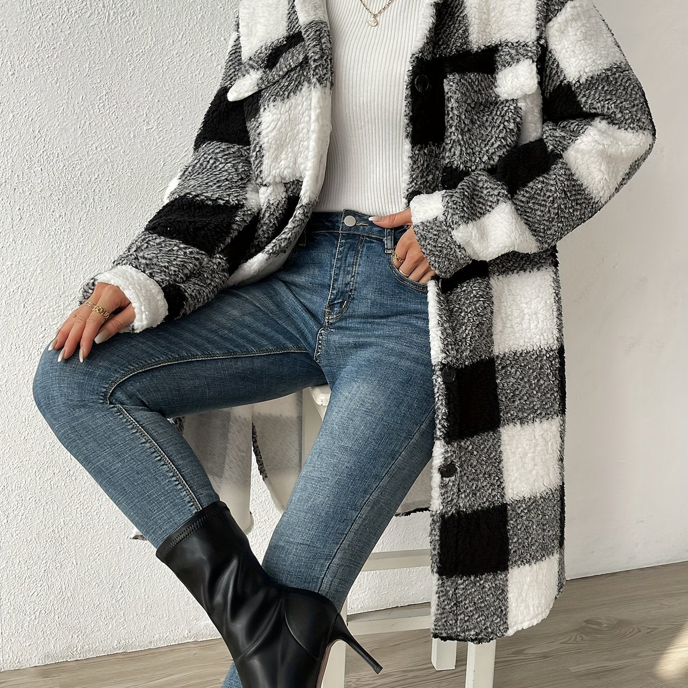 Valeria | Stijlvolle geruite teddyjas in de kleur Zwart voor dames in stijl ideaal voor de herfst.