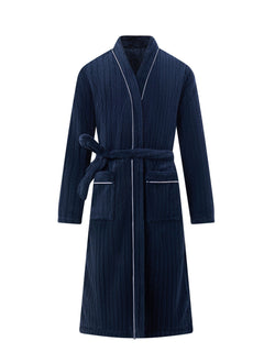 Comfortabele Effen Fleece-jas voor Heren - ideaal voor koude dagen. Deze luxueuze jas met handige zakken biedt ultiem comfort en warmte, zowel binnen- als buitenshuis. Gemaakt van warme fleece stof en voorzien van een eendelige kimono-stijl voor een vleugje stijl. Gemaakt van 100% polyestervezel voor een comfortabele pasvorm.