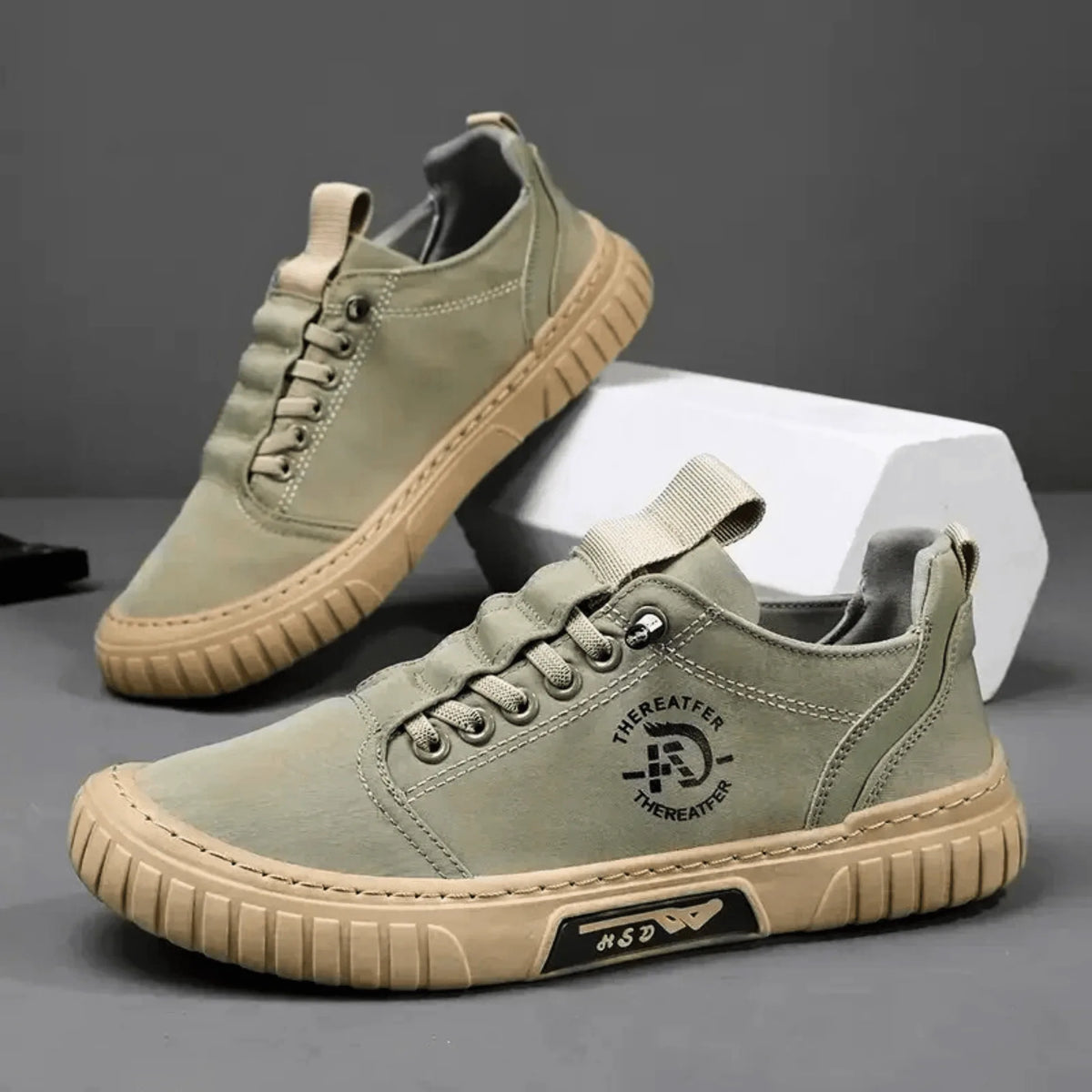 Lage sneakers met dikke zool