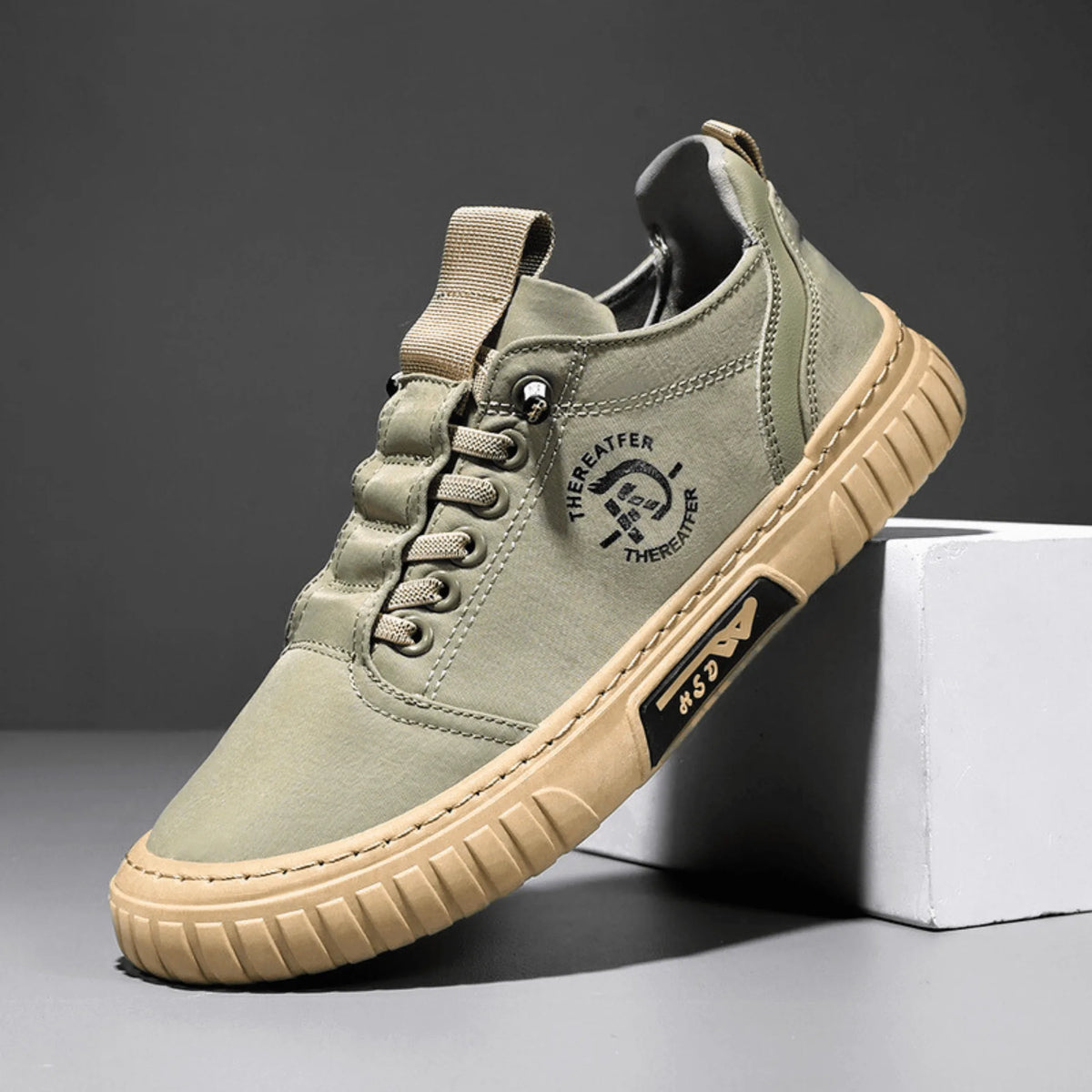 Lage sneakers met dikke zool