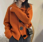 Wollen gevoerde draai kraag met knoop dames trui in de kleur Oranje voor dames in Heritage stijl ideaal voor de herfst.