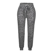 Xandra | Damesbroek met luipaardprint in de kleur Luipaard Wit voor dames in stijl ideaal voor de lente.