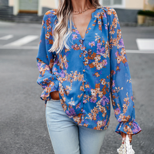 Yra | Zomer Bloemenprint Blouse in de kleur Blauw voor in stijl ideaal voor de lente.