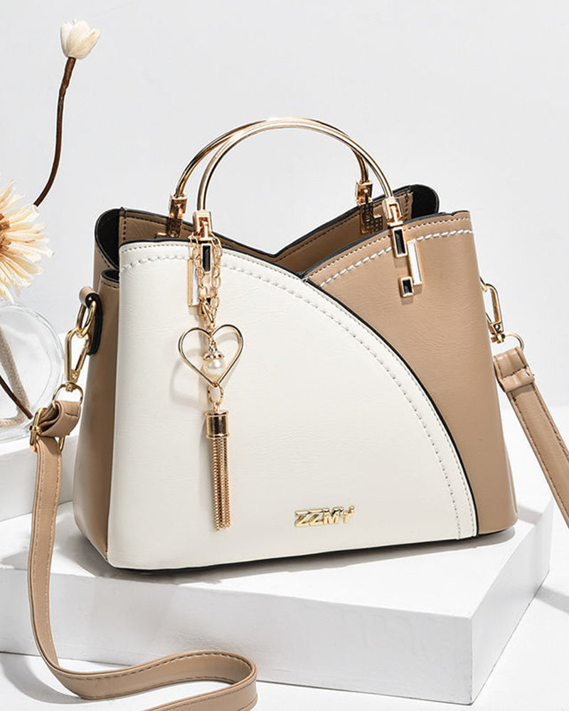 Alexandra | Tas met grote inhoud voor vrouwen in de kleur Beige voor dames in stijl geschikt voor alle seizoenen.