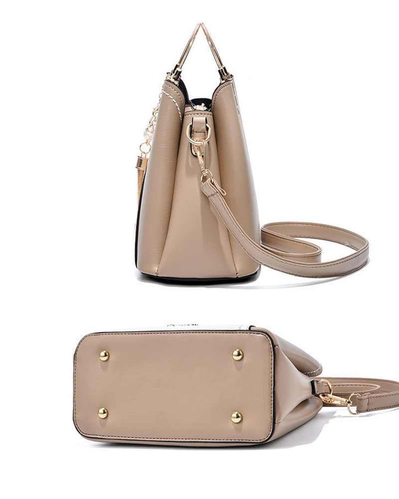 Alexandra | Tas met grote inhoud voor vrouwen in de kleur Marineblauw voor dames in stijl geschikt voor alle seizoenen.