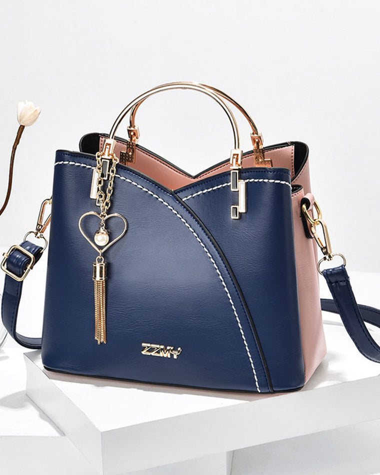 Alexandra | Tas met grote inhoud voor vrouwen in de kleur Marineblauw voor dames in stijl geschikt voor alle seizoenen.