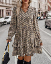 Camouflage bedrukte jurk met lange mouwen in de kleur Khaki voor dames in stijl ideaal voor de lente.