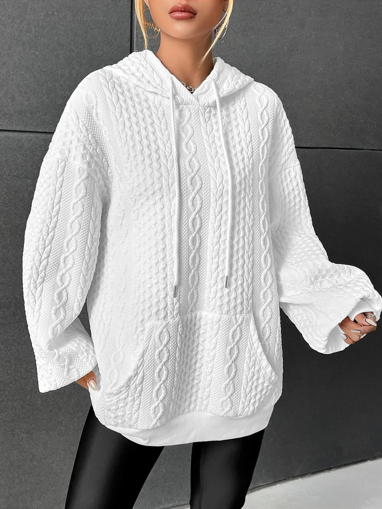Cosy Chic Hoodie in de kleur Wit voor dames in Lounge stijl ideaal voor de lente.