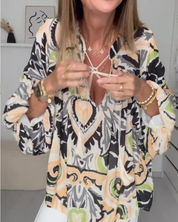 V-hals herfstblouse met kleurtjes