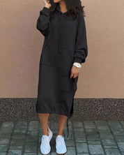 Effen kleur jurk met capuchon in de kleur Zwart voor dames in stijl ideaal voor de herfst.