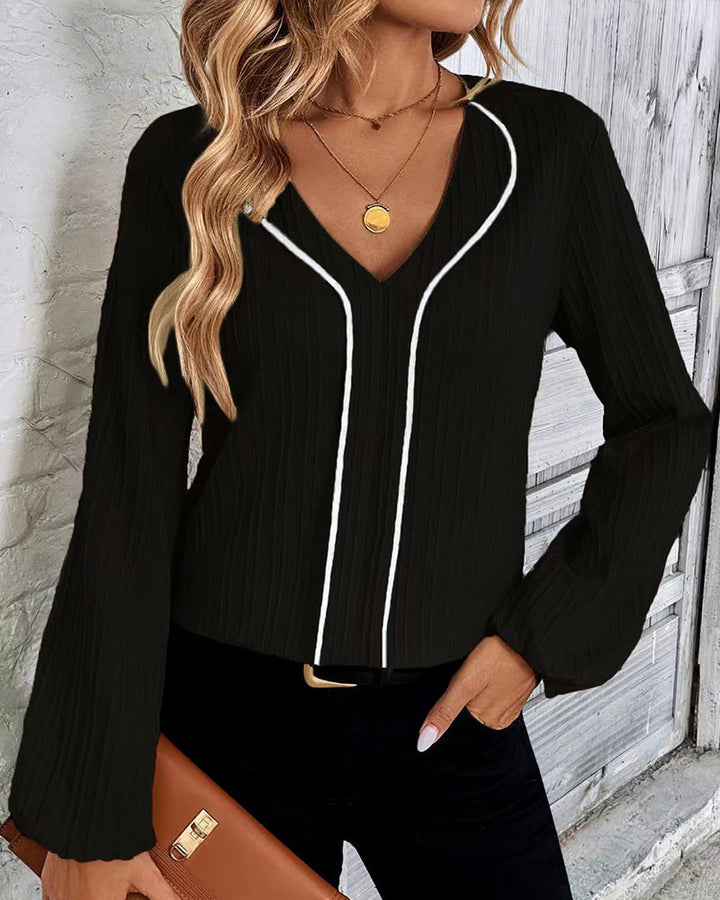 Elegante top met lange mouwen in de kleur Zwart voor dames in stijl ideaal voor de herfst.