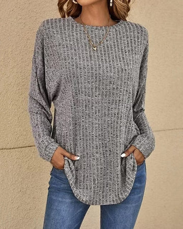 Eleonora | Top met ronde hals en lange mouwen in de kleur Grijs voor dames in stijl ideaal voor de herfst.