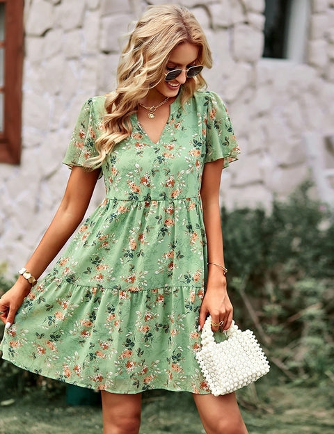 Gebloemde Jurk met V-hals by Claire in de kleur Groen voor dames in stijl ideaal voor de zomer.