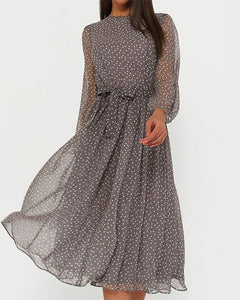 Isabelle | Elegante losse jurk met stippen in de kleur Koffie voor dames in stijl ideaal voor de herfst.