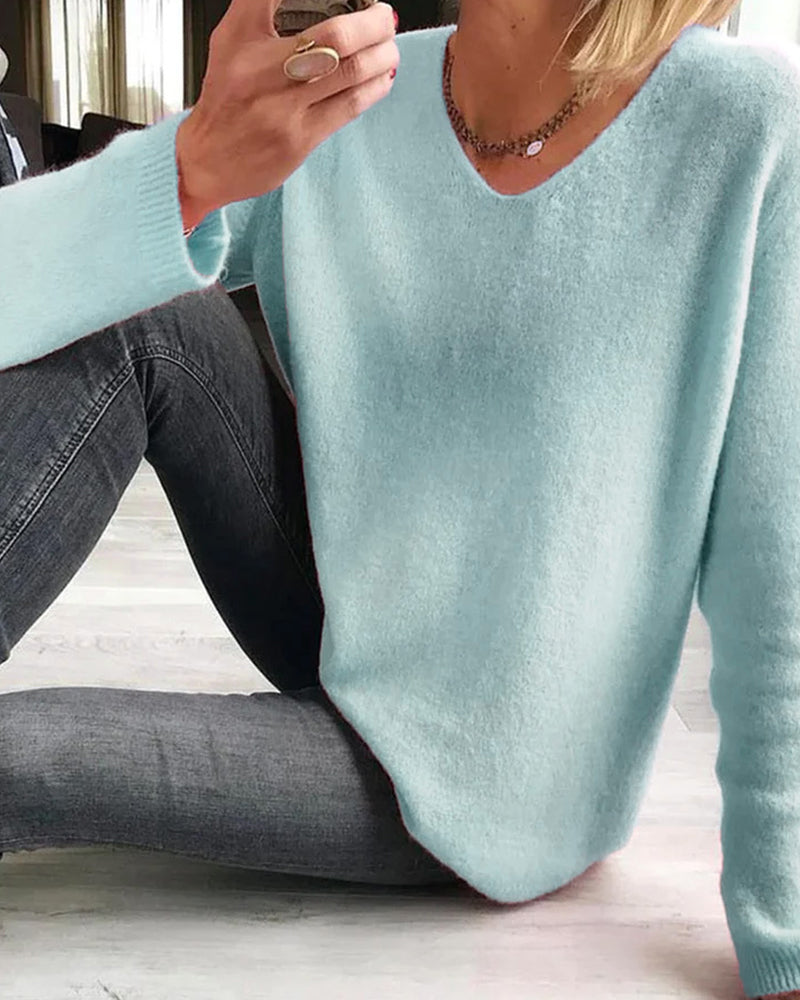 Jacobs | Eenvoudige effen trui met lange mouwen in de kleur Blauw voor dames in stijl ideaal voor de herfst.