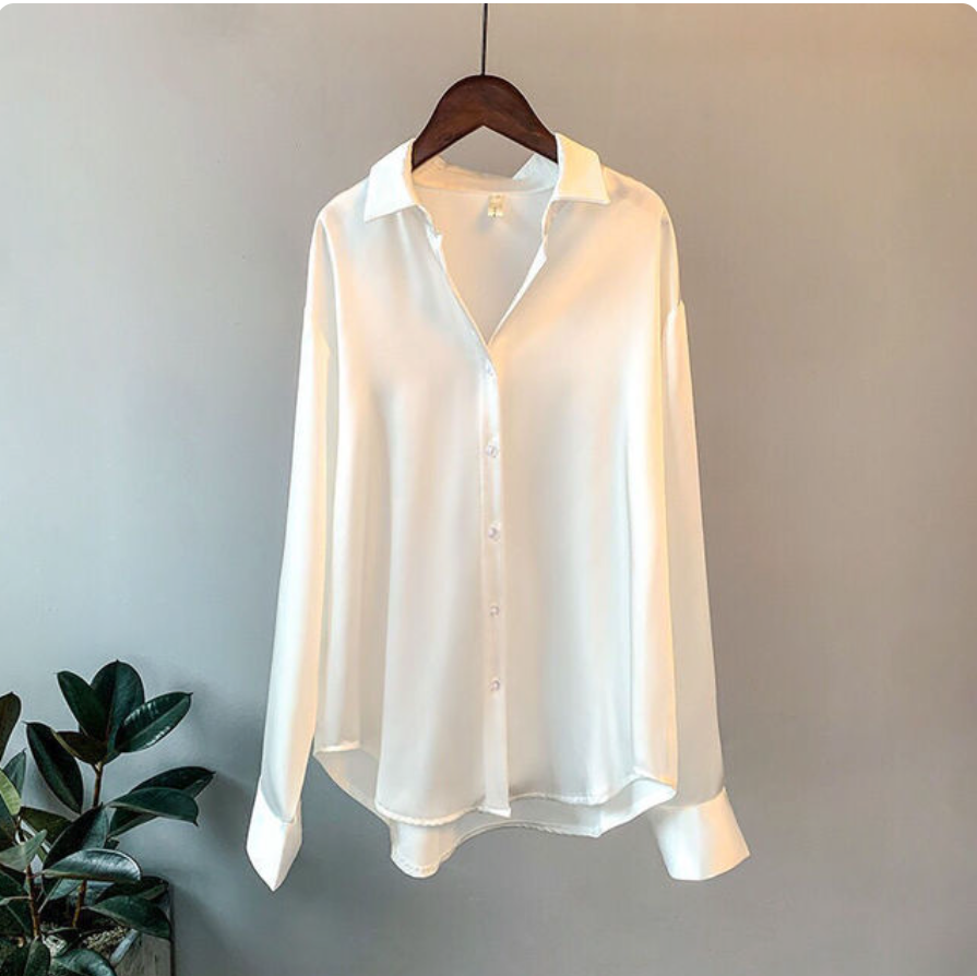 Jenny | Elegante losse satijnen blouse voor dames in de kleur Wit voor dames in Party stijl geschikt voor alle seizoenen.