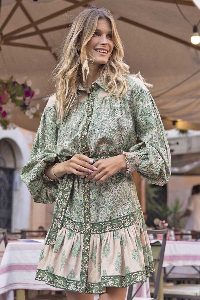 Jurk Eva in de kleur Groen voor dames in stijl ideaal voor de lente.