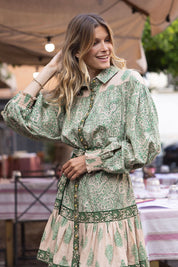 Jurk Eva in de kleur Groen voor dames in stijl ideaal voor de lente.