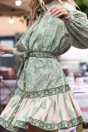 Jurk Eva in de kleur Groen voor dames in stijl ideaal voor de lente.