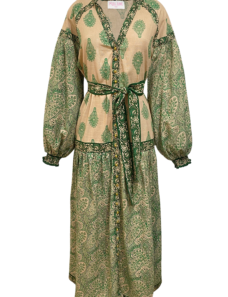Jurk Isabella in de kleur Groen voor dames in stijl ideaal voor de lente.