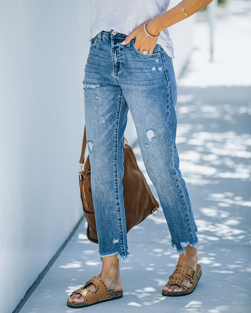 korte-rechte-jeans-met-scheuren-in-de-pijpen-deqalli-2.jpg