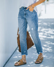 Korte rechte jeans met scheuren in de pijpen in de kleur Blauw voor dames in stijl ideaal voor de lente.