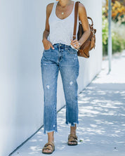 Korte rechte jeans met scheuren in de pijpen in de kleur Blauw voor dames in stijl ideaal voor de lente.
