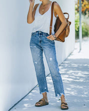 Korte rechte jeans met scheuren in de pijpen in de kleur Blauw voor dames in stijl ideaal voor de lente.