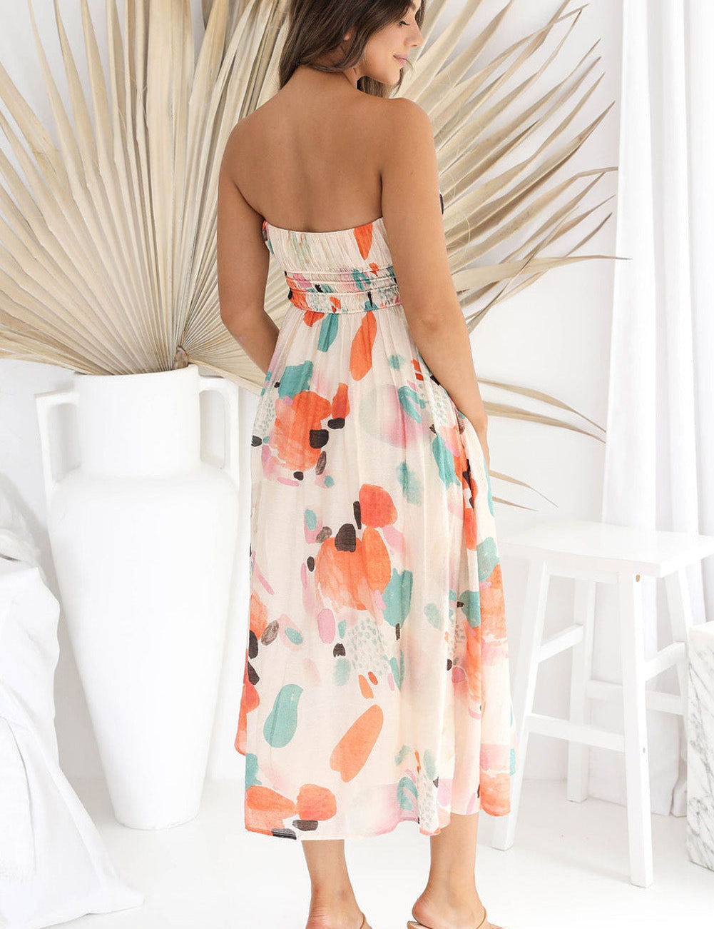 Lange Jurk met Abstracte print in de kleur Oranje voor dames in stijl ideaal voor de lente.